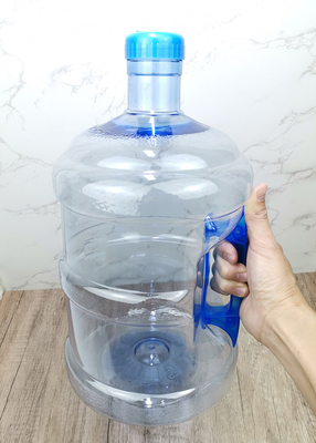 ブラ適性の体育館のヨガのためのスリップ防止 ハンドルが付いている自由な7.5L PLAの水差し